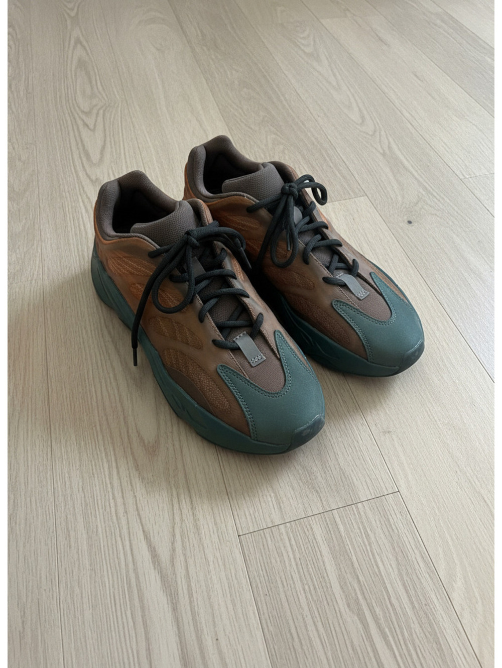 Adidas Yeezy 700 V3 Sneakers Size 7.5